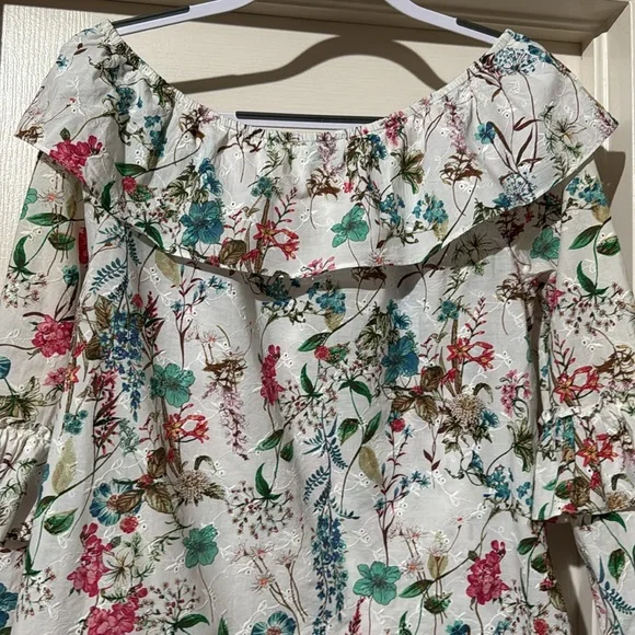 Sanctuary over the shoulder eyelet top size Large - Picture 5 of 7